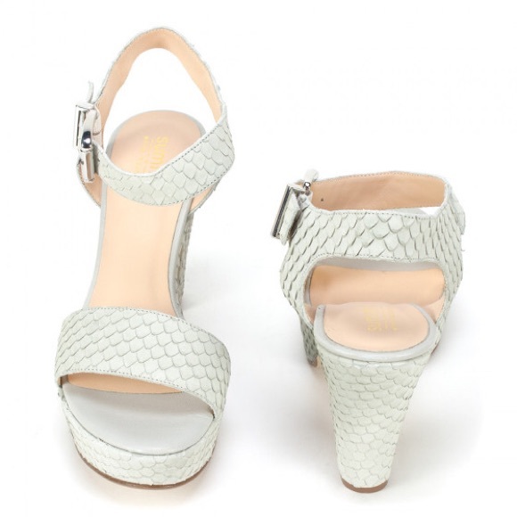 Light Grey Italian Textured Leather Heel Sandal - Picture 4 of 5